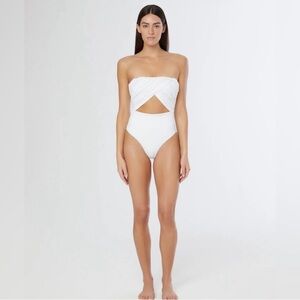 NWT Onia Audrey White One Piece Swimsuit Size Medium
MSRP $175